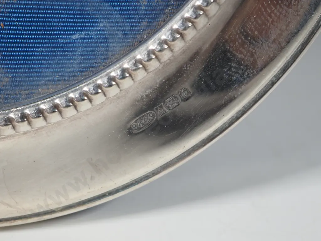 Round Sterling Silver Photo Frame w Beaded Edge & Blue Velvet Backing. Image 1++