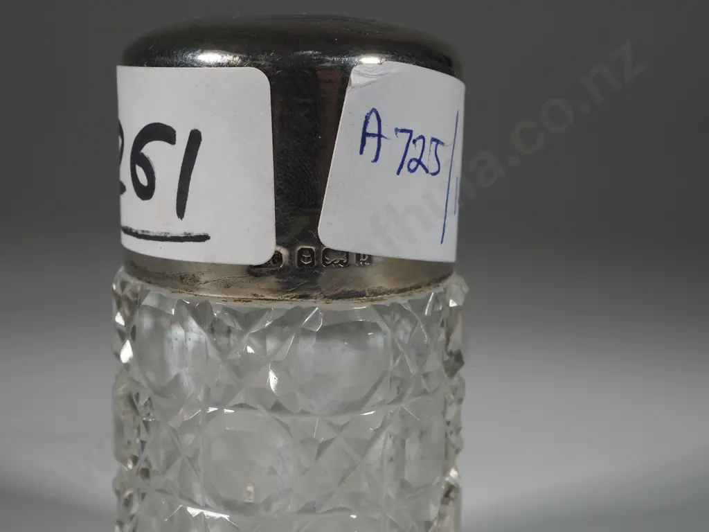Sterling Silver & Hobnail Glass Base Smelling Salts Bottle. Image 1++