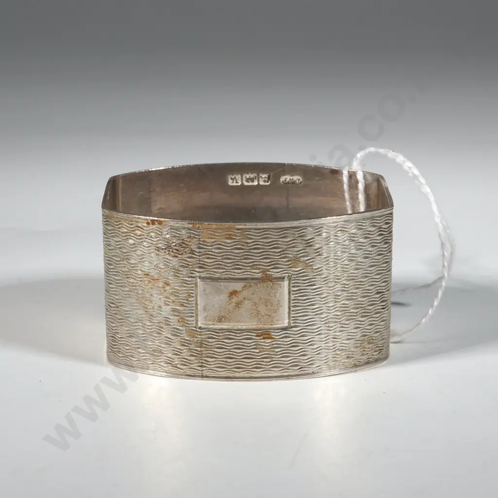 Sterling Silver Engine Turned Serviette Ring w Empty Cartouche. Image 1++