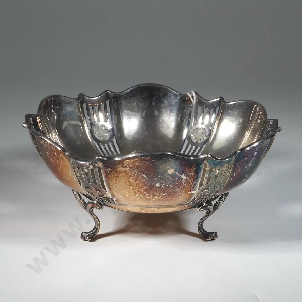 Sterling Silver Pierced & Scalloped Bowl On Three Legs. Image 1++
