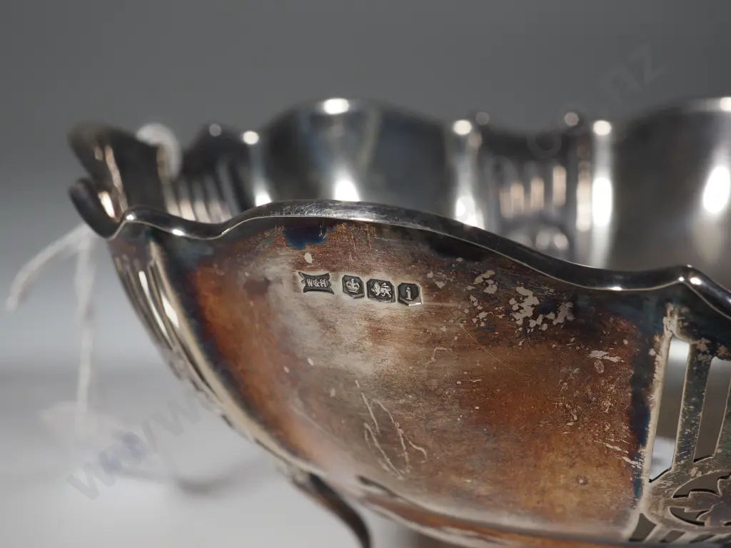 Sterling Silver Pierced & Scalloped Bowl On Three Legs. Image 1++