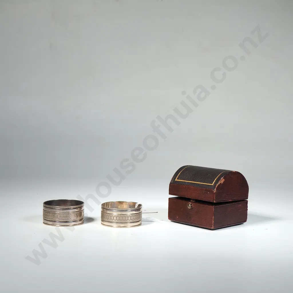 Box Set of Silver Plate Serviette Rings in Domed Leather Case. Image 1++