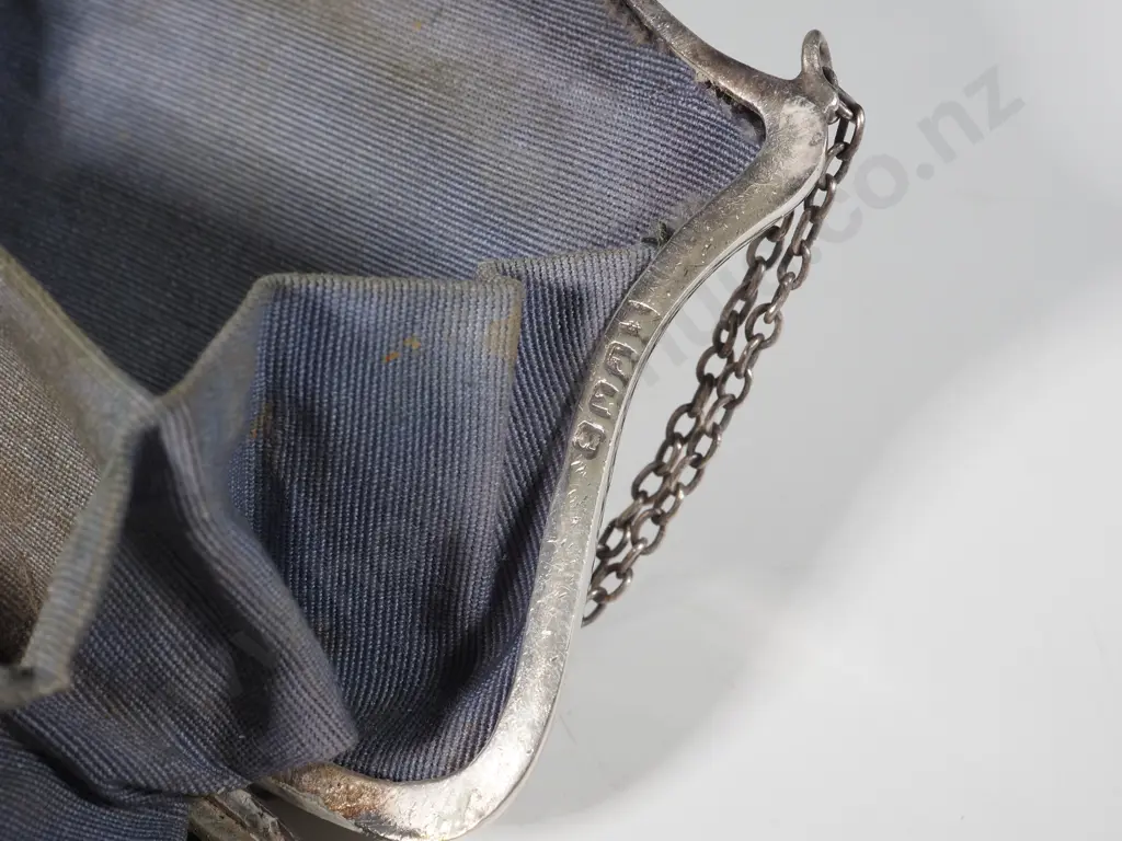 Vintage EPNS Ladies Handbag w Engraved Detail. Image 1++