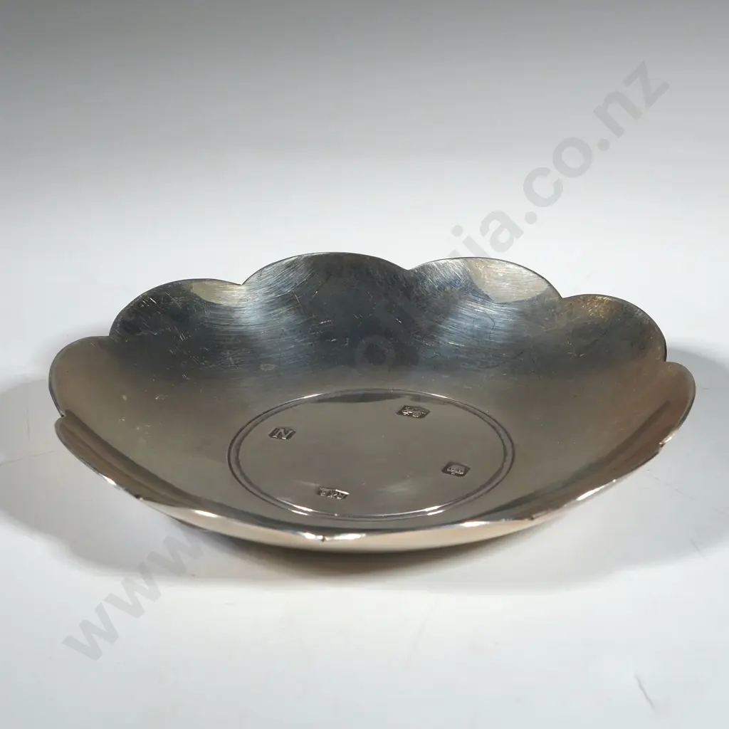 Small Sterling Silver Lobed Dish w Scalloped Edge. Image 1++