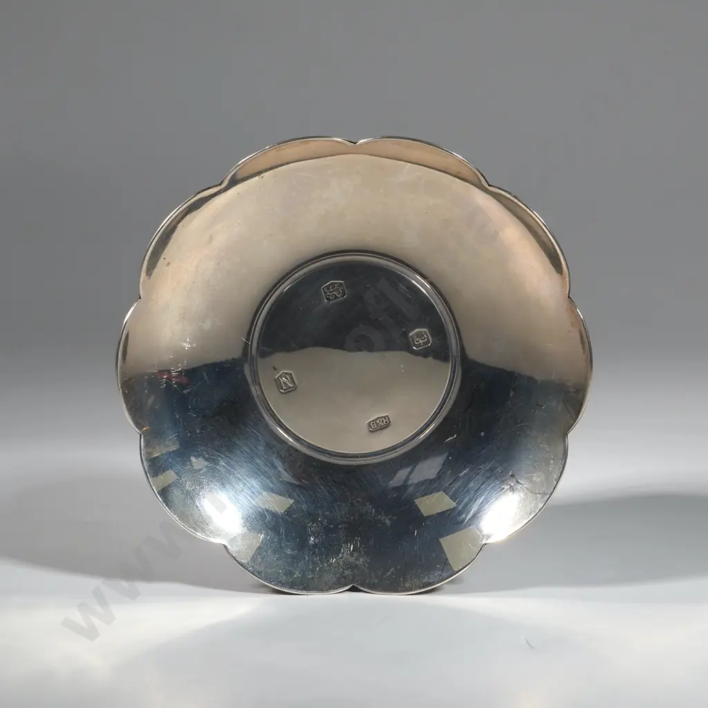 Small Sterling Silver Lobed Dish w Scalloped Edge. Image 1++