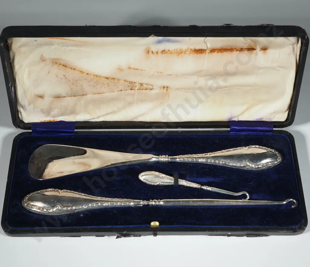 Cased Sterling Silver Shoe Horn & Boot Hook Set. Image 1++