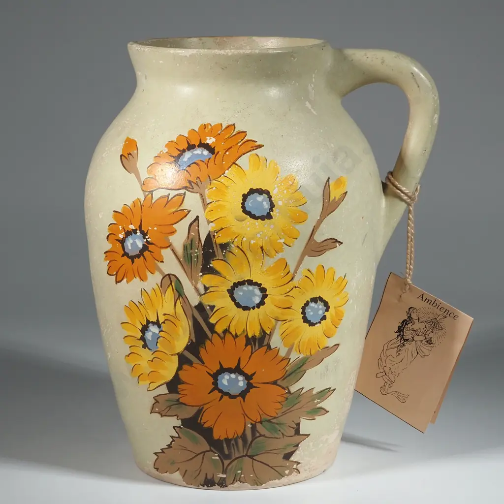 English Daisy Flower Jug. Image 1++