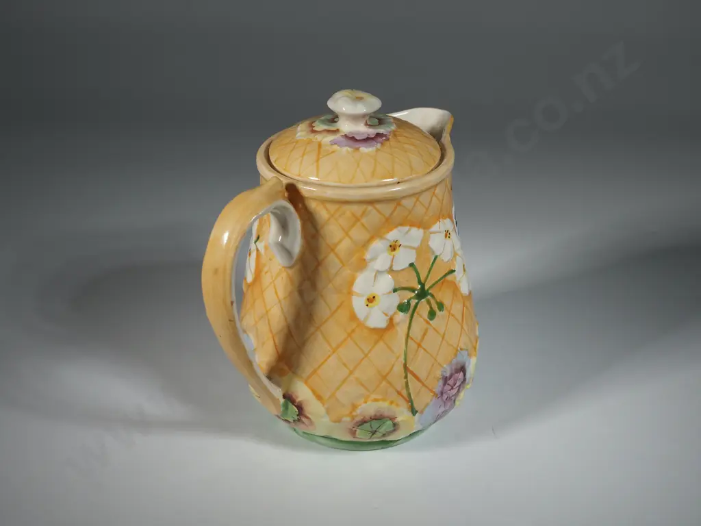 Royal Winton Floral Lidded Jug. Image 1++