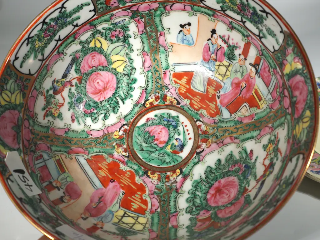 Cantonese Famille Rose Bowl w Gilt Rim & Red Seal Mark Below. Image 1++