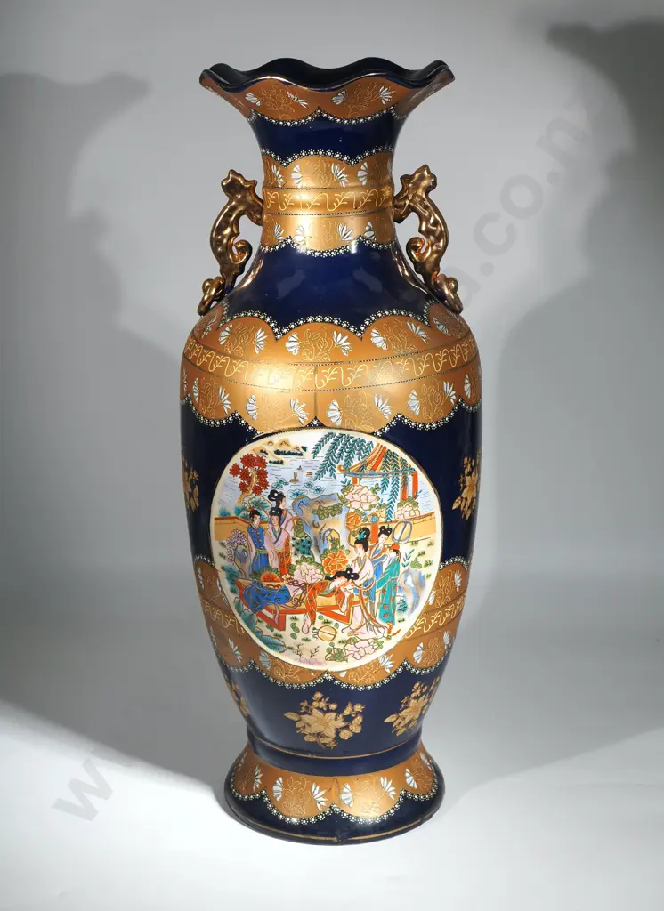 Vintage Chinese Vase w Cobalt Blue Glaze & Heavy Gilt Decoration. Image 1++