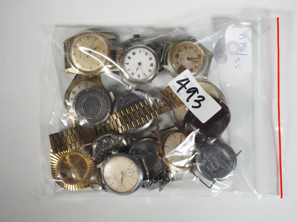 Assorted Lot of Vintage Mens Wrist Watches. Image 1++