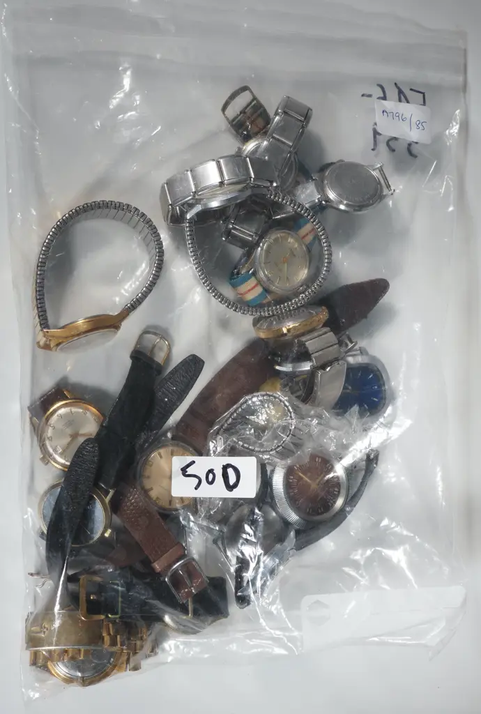 Lot of Twenty Vintage Gents Watches. Image 1++