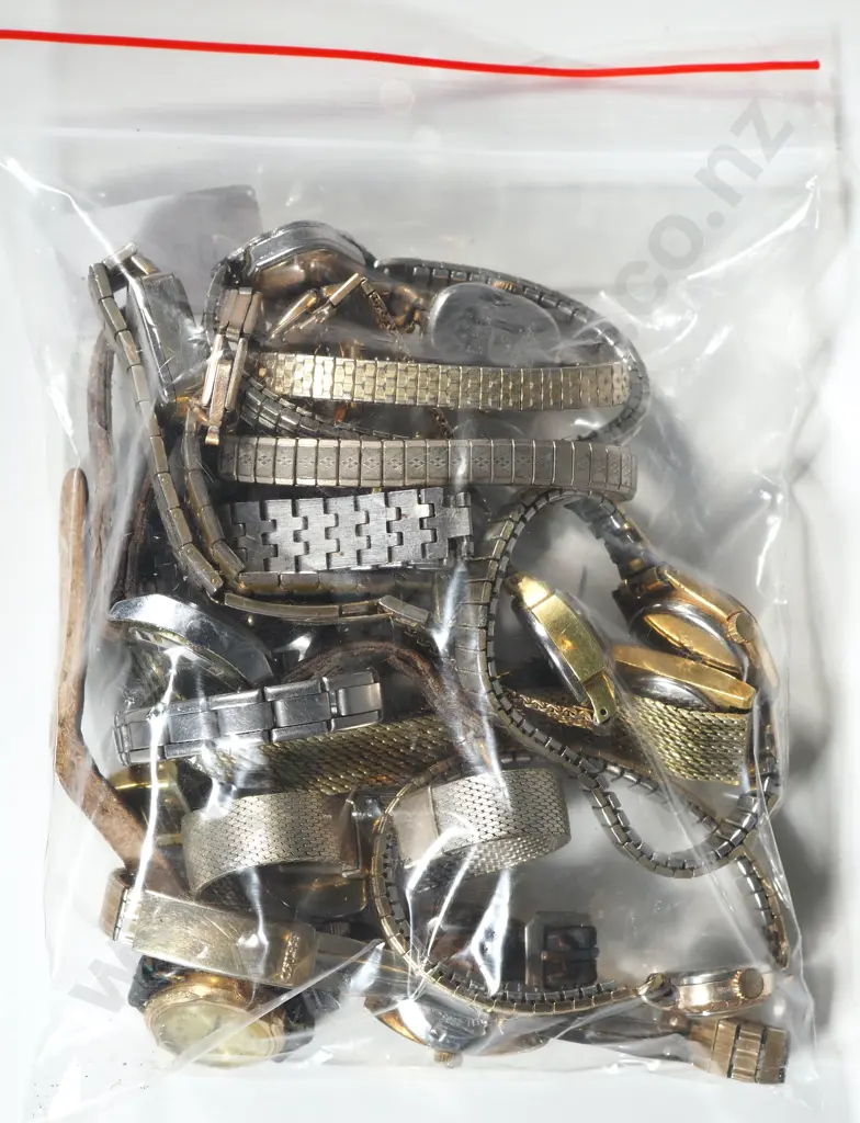 Assorted Lot of Fifteen Vintage Ladies Watches. Image 1++