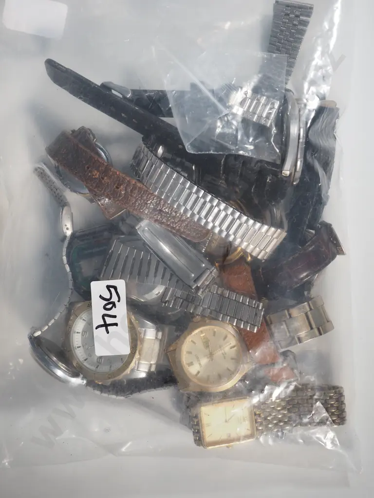 Fifteen Vintage Mens Wristwatches. Image 1++