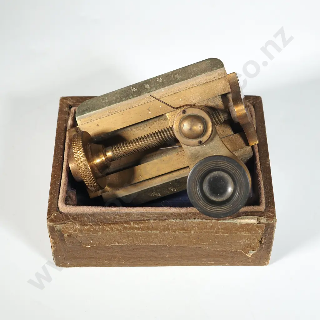 Vintage Brass Linen Prover Thread Counter. Image 1++