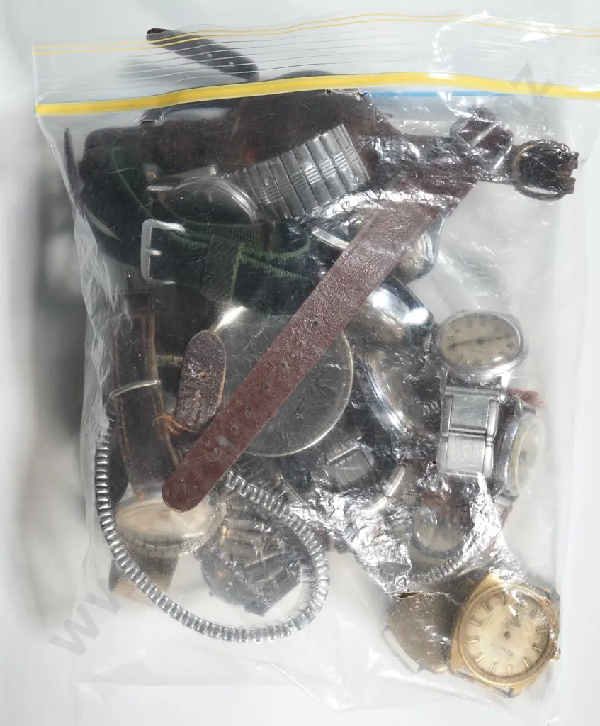 Selection Of Vintage Mens Wristwatches & Straps. Image 1++