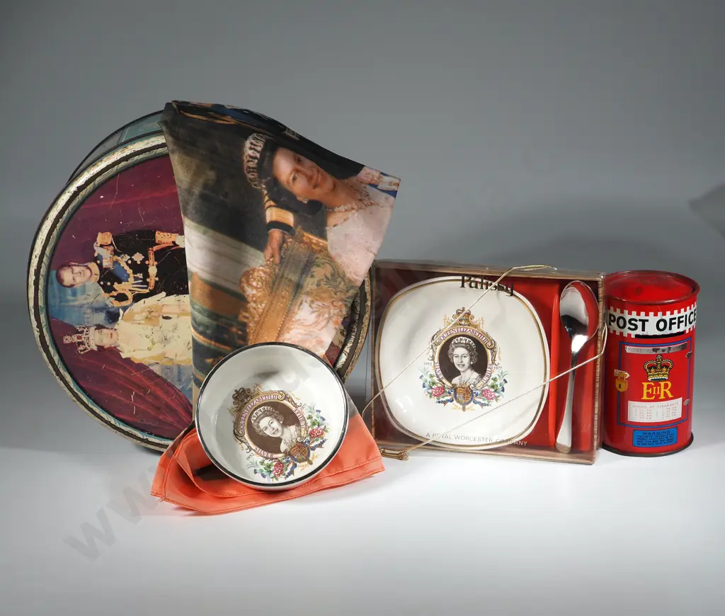 Vintage Royal Silver Jubilee Items & Other Royal Paraphernalia. Image 1++