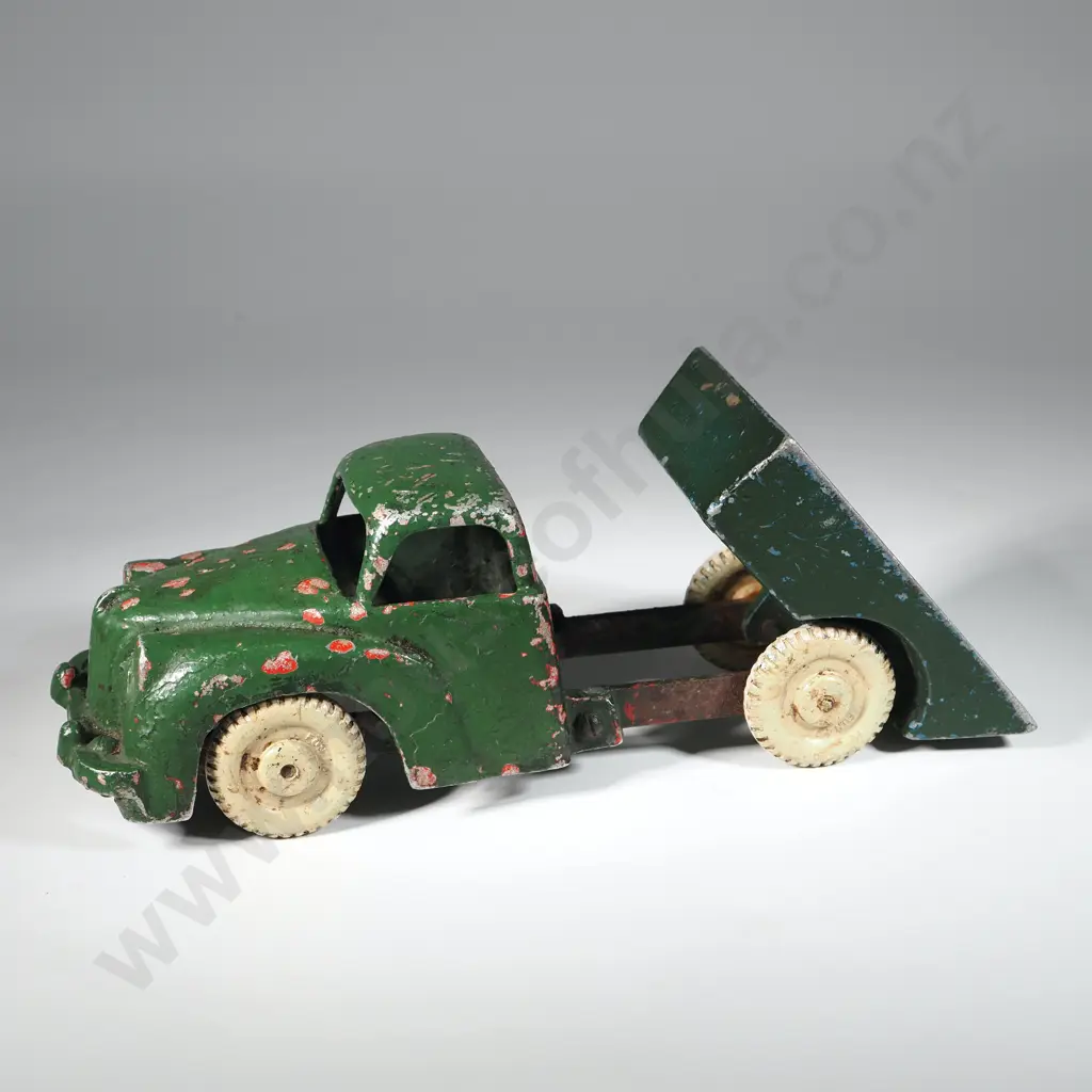 Vintage Fun Ho Tip Trunk. No 162.  Image 1++