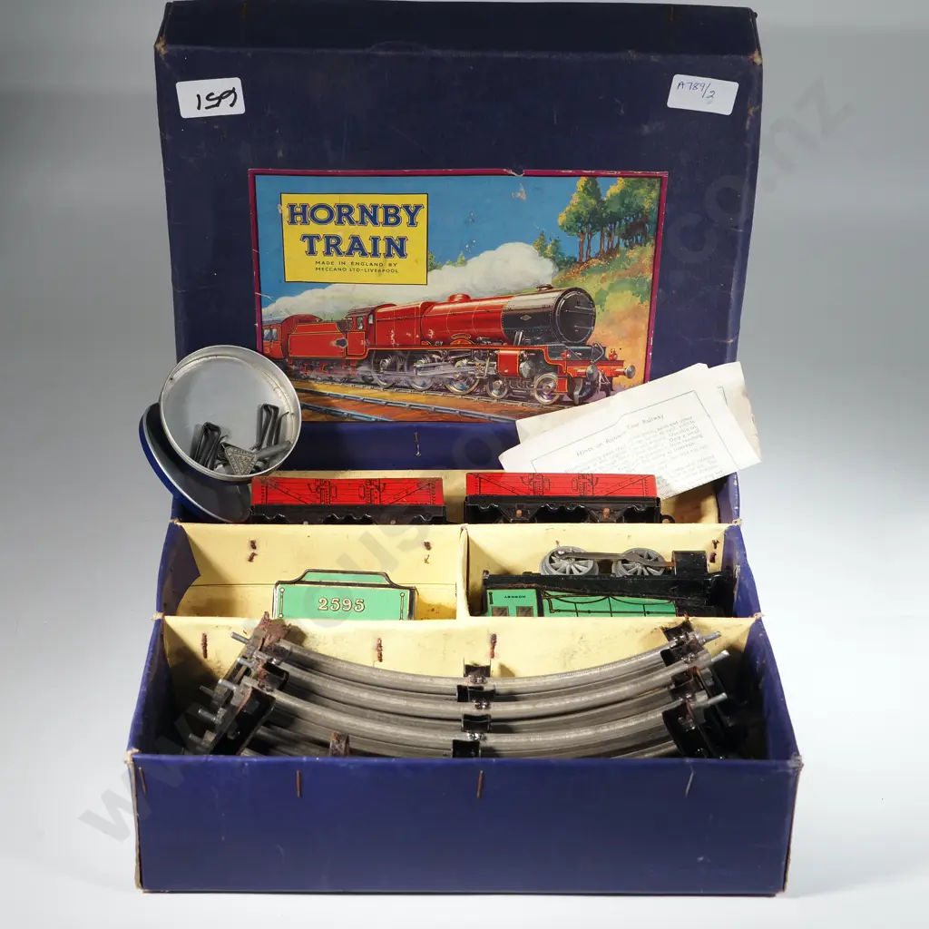 Hornby Clockwork Train MO Goods Set. Image 1++
