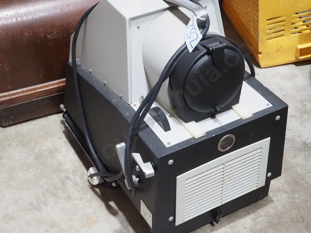 Charles Besler Co. Vu-Lyte 111 Opaque Projector Or Episcope 12300.  Image 1++