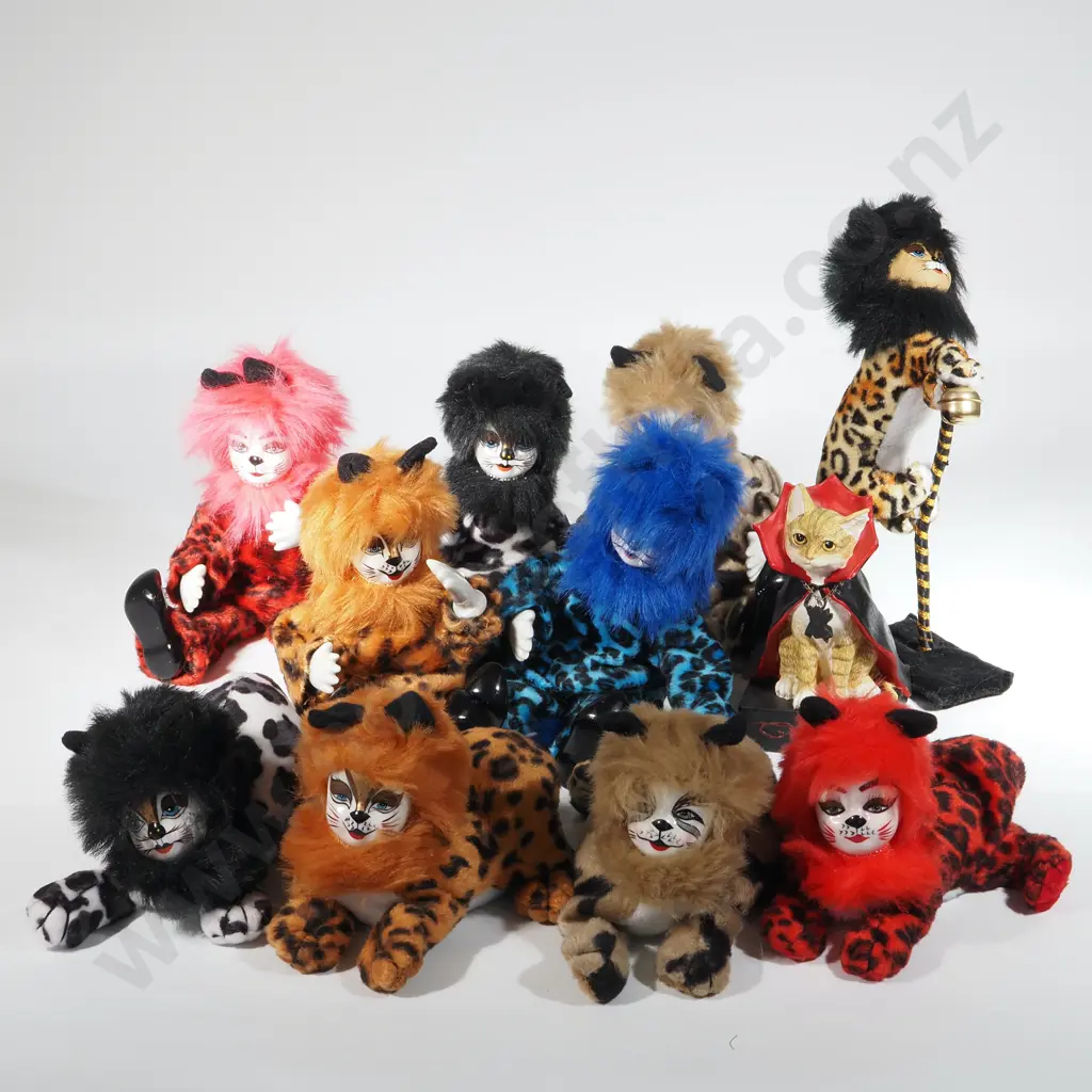 Large Number of Soft Cat Toys from CATS (musical) Image 1++