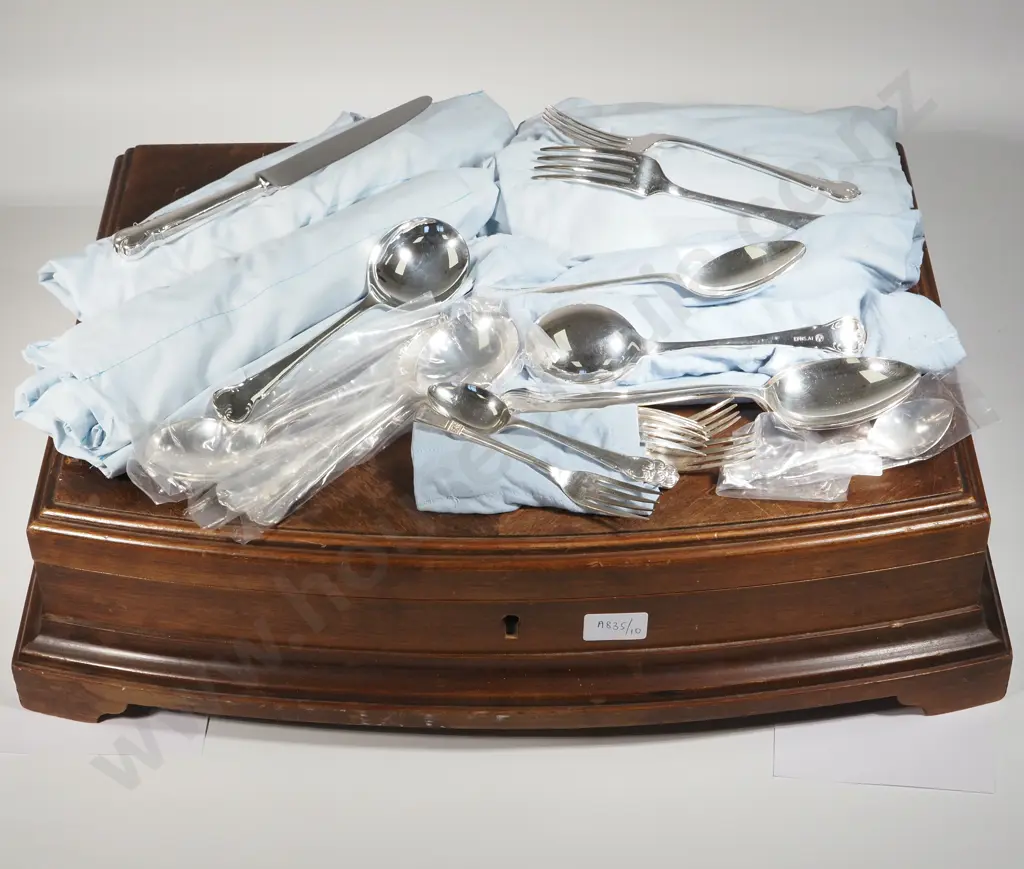 Vintage Oak Canteen (No Flatware) & a Quantity of  Modern EP Flatware. Image 1++